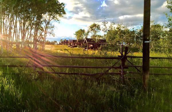 Отель Flying U Ranch Seventy Mile House Экстерьер фото