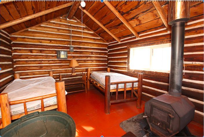 Отель Flying U Ranch Seventy Mile House Экстерьер фото