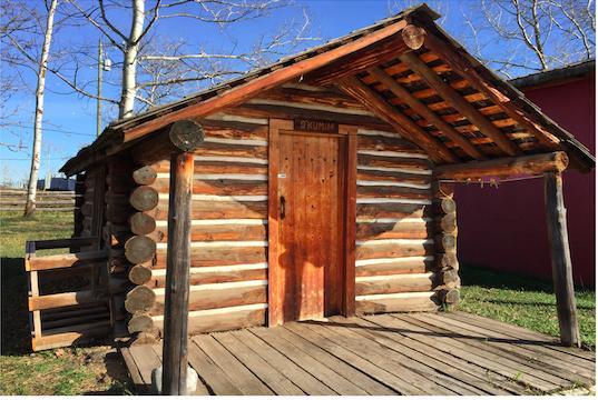 Отель Flying U Ranch Seventy Mile House Экстерьер фото