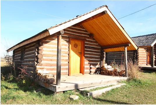 Отель Flying U Ranch Seventy Mile House Экстерьер фото