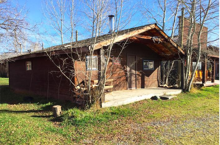 Отель Flying U Ranch Seventy Mile House Экстерьер фото