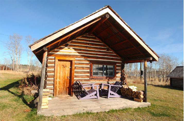 Отель Flying U Ranch Seventy Mile House Экстерьер фото