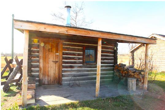 Отель Flying U Ranch Seventy Mile House Экстерьер фото