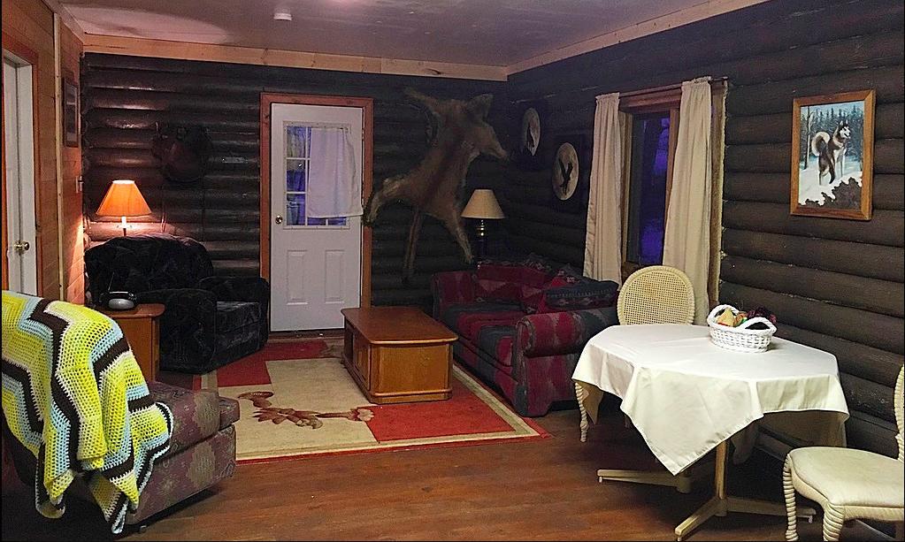 Отель Flying U Ranch Seventy Mile House Экстерьер фото